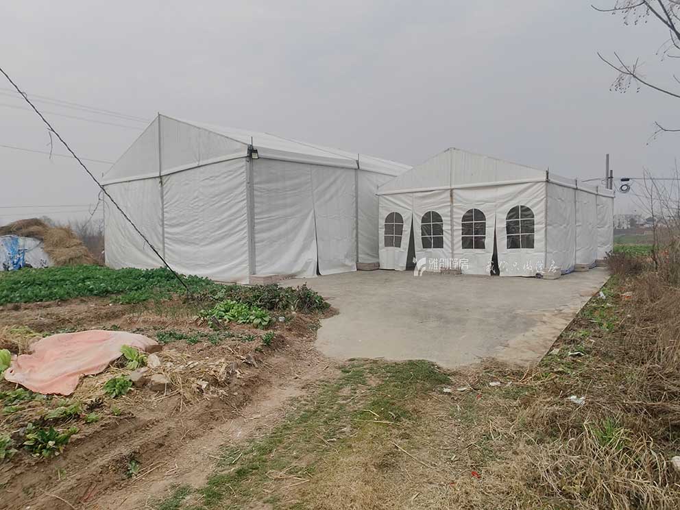 鄭州篷房廠家助力搭建兩座人字形篷房